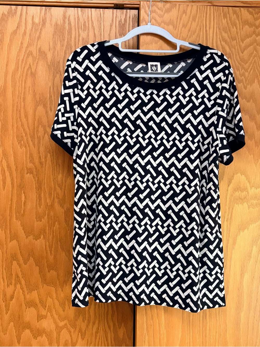 Anne Klein Black and White Geometric Short Sleeve Tee